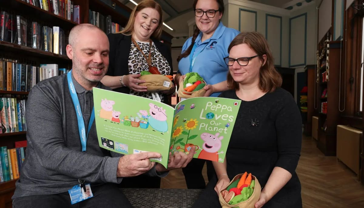 Colin the caddy helps spread food waste message — Darlington news photo (Darlington Borough Council)